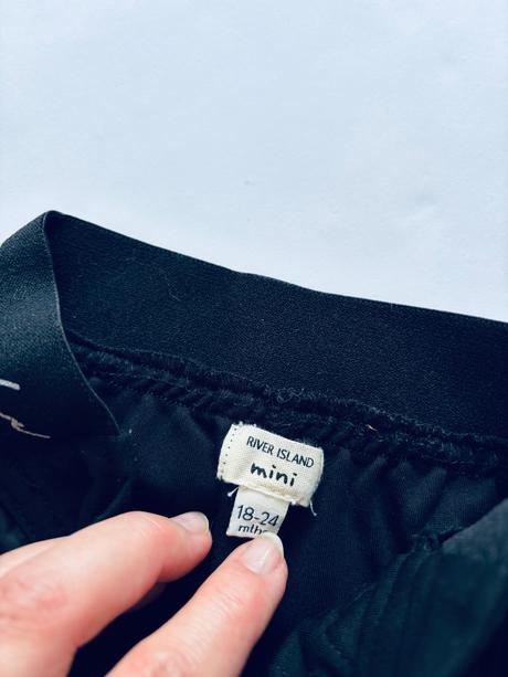 Kraťasy černě - v.18/24 mes, river island,92