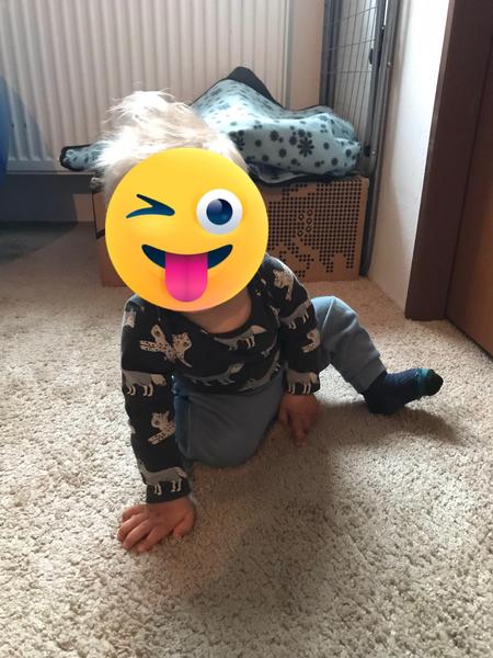 Je překážkový sed u desetiměsíčního dítěte normální?