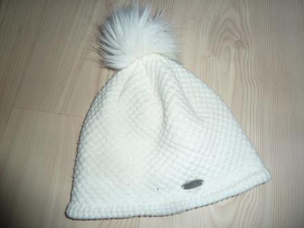 Zimní čepice s bambulkou, 110