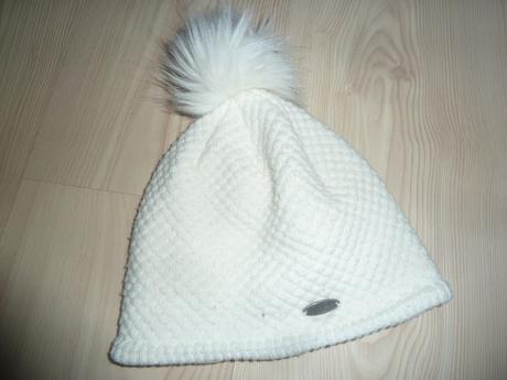 Zimní čepice s bambulkou, 110