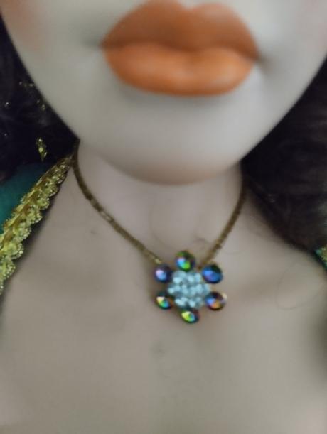 Mohutná porcelánová panenka, 