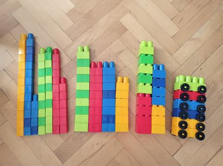 Plastové kostky - stavebnice,