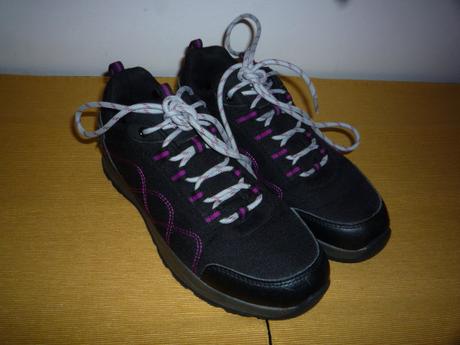 Trekové černé s fialovými drobnostmi boty vel. 37, 37