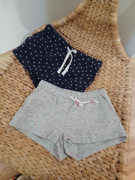 Srdíčkové a puntíkaté kraťasy h&m 110, h&m,110