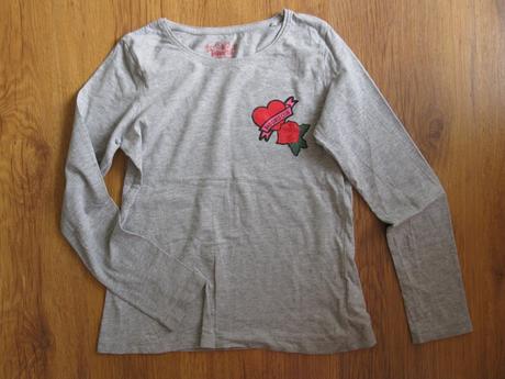 Šedé triko, lupilu,146