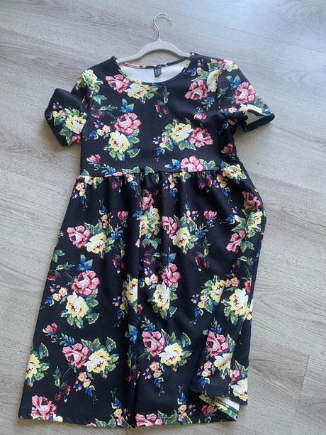 Pěkné nové šaty velikost 38/m-42/xl, m