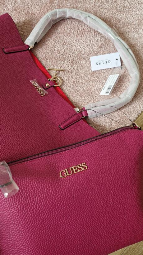 Kabelka guess, guess