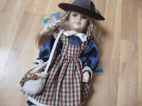 Porcelánová panenka 40 cm,