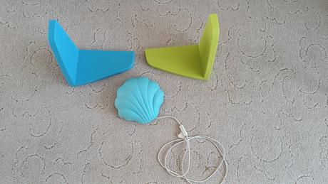 Ikea poličky a světlo,