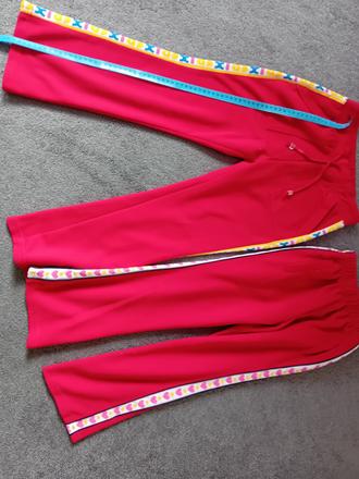 2 x červené teplaky, 128