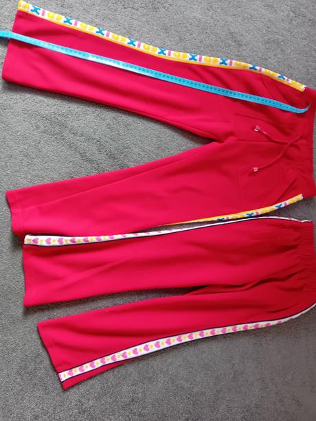 2 x červené teplaky, 128