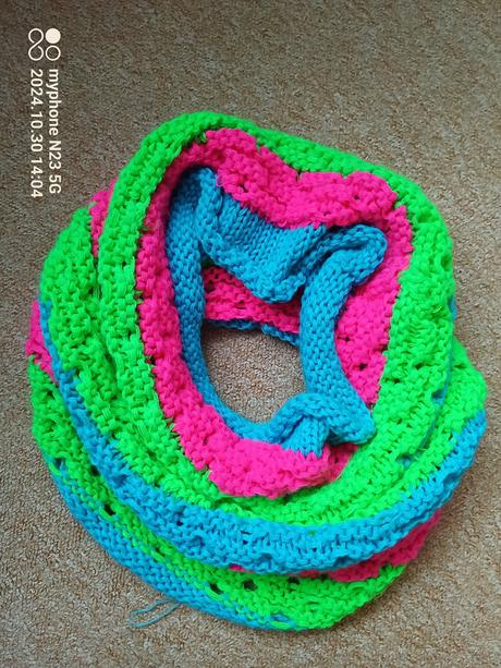 Nákrčník neonový,