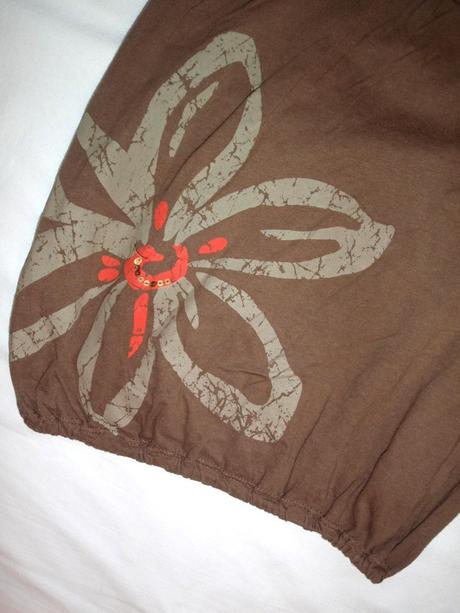 Krásný letní top s kytkou - čoko barvička, next,122