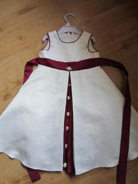 Sváteční šaty, 98