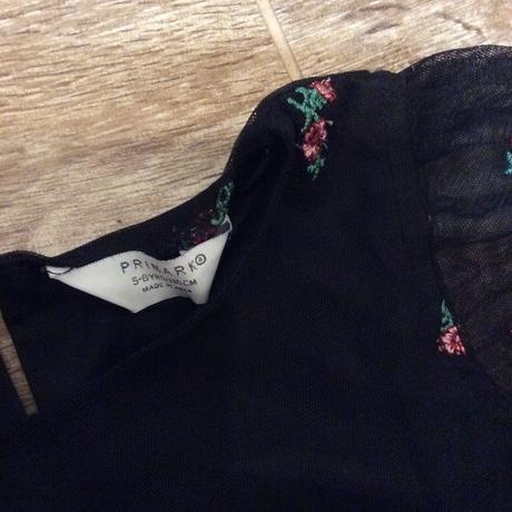 Lehké tylové šaty s vyšívanými květinkami, primark,116