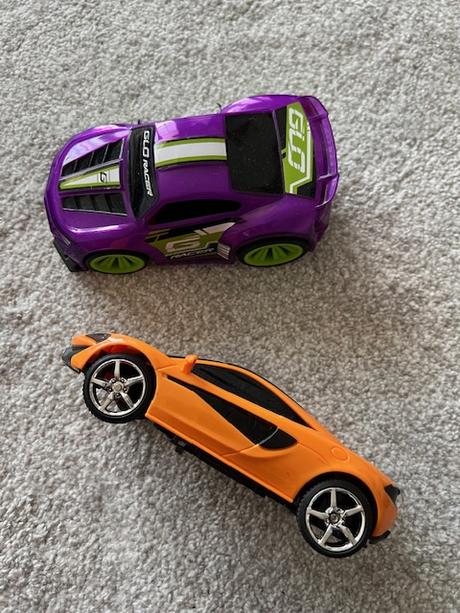 2 auta - sporťáky,