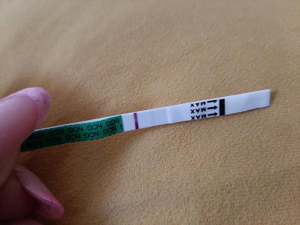 Bolest v podbřišku před menstruací. Je to normální?