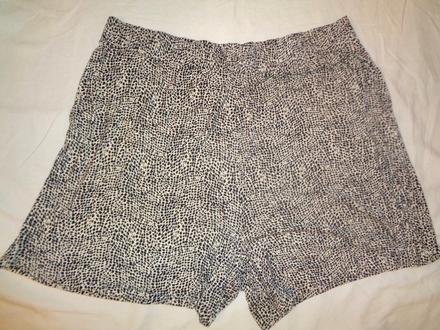 Krásné béžové kraťasy s kapsami 5xl, tu,4xl / 5xl
