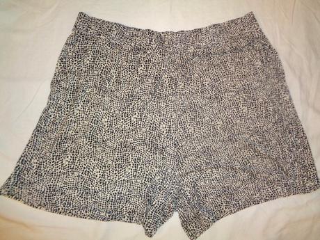 Krásné béžové kraťasy s kapsami 5xl, tu,4xl / 5xl
