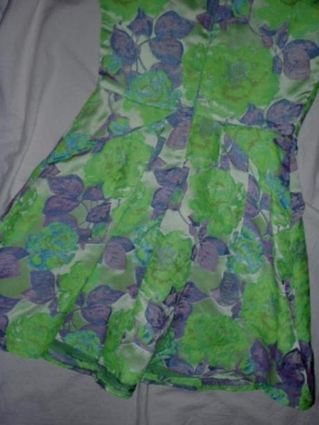 Luxusní zelené květované šaty, 170