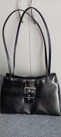 Kabelka přez rameno,