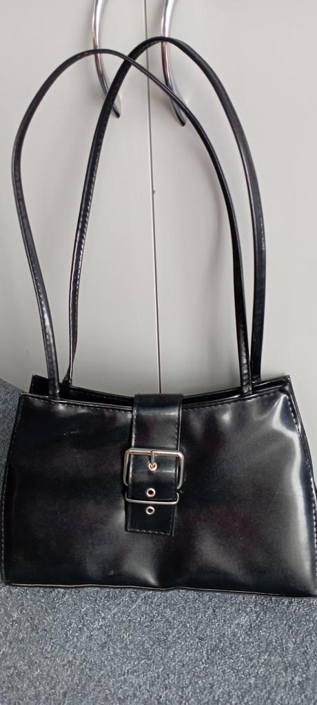 Kabelka přez rameno,