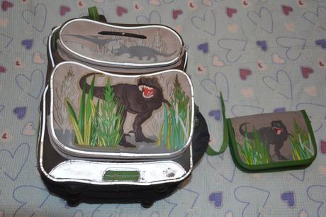 Tříkomorový školní batoh topgal s dinosaurem penál,