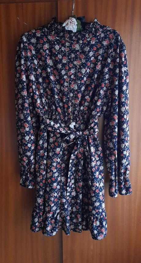 Květované šaty s vázacím páskem, l