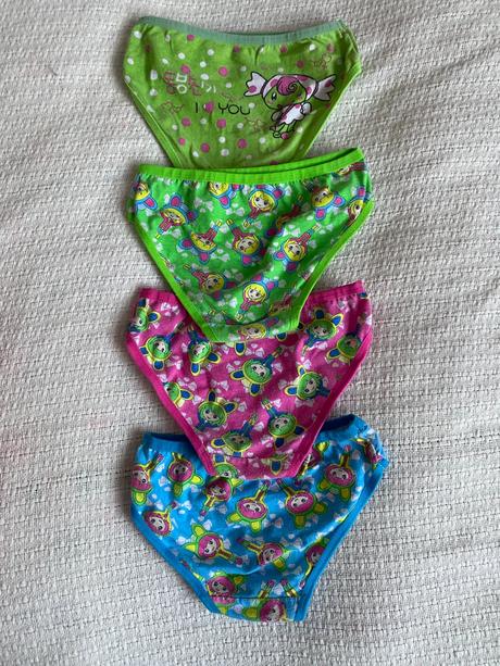 4x kalhotky 5-7 let, 110