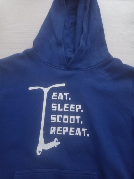 Mikina s koloběžkou 140,146, 146