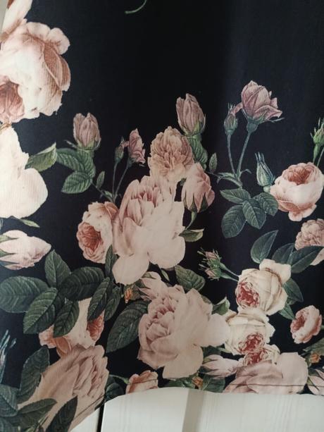 Šaty s růžemi, 38