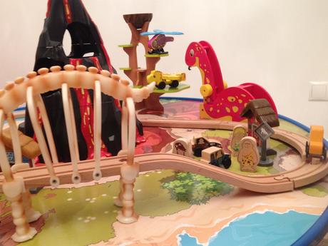 Kidkraft vláčkodráha se stolem - dinosauři, 