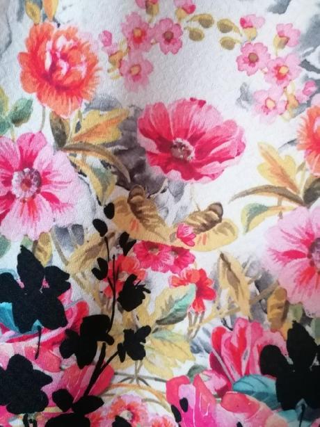 Květované šaty, atmosphere,38