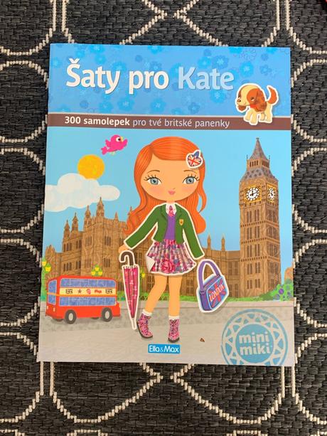 Sada s nálepkovými knižkami, zošitkami a bábikami,