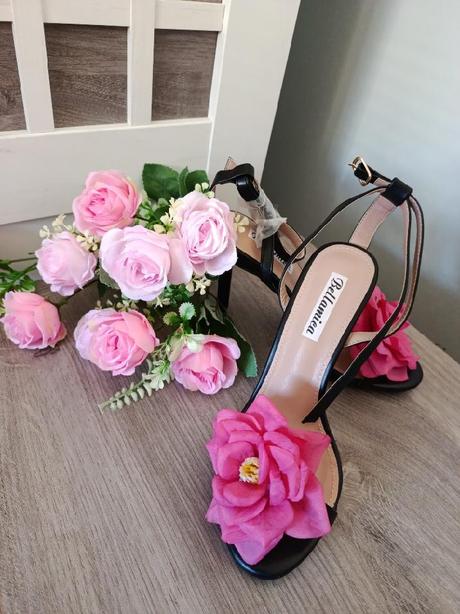 Sandálky s květinou, 36