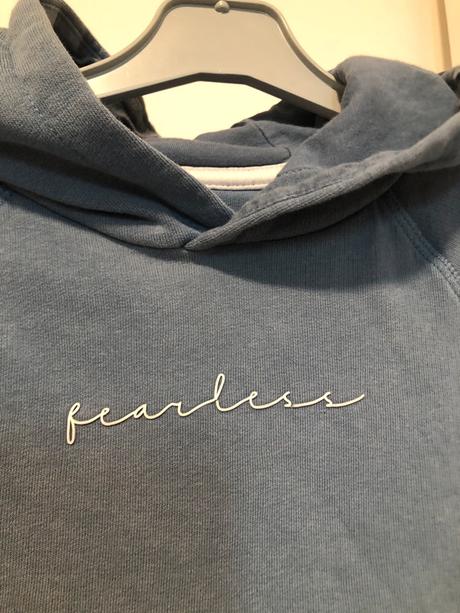 Modrá mikina s kapucí, 104