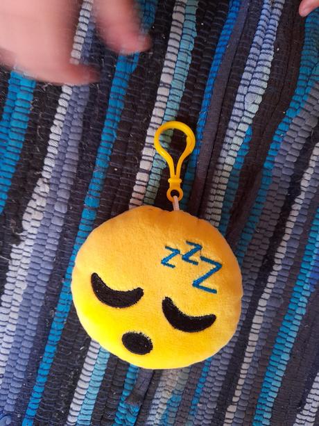 Plyšák přívěšek spící smajlík, 