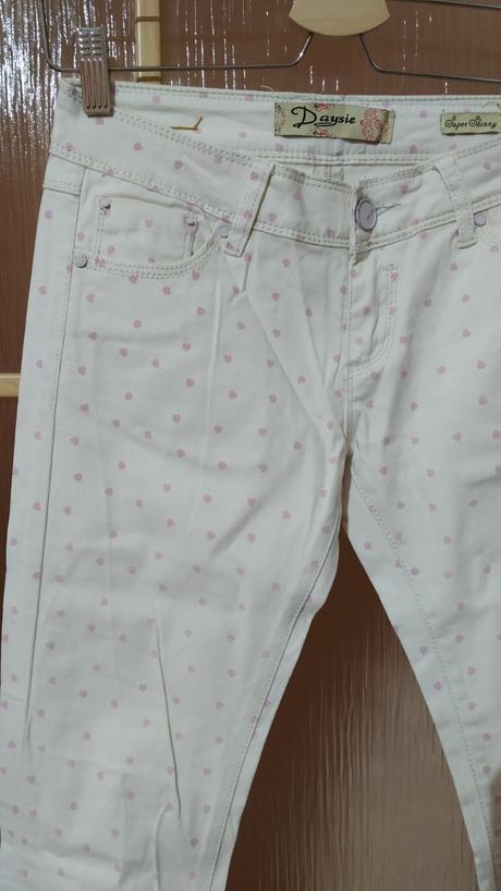 Letní srdíčkové džíny, 38
