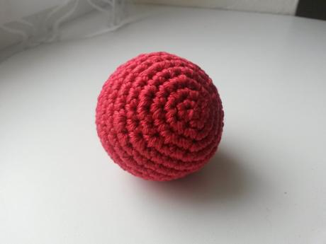 Háčkovaný míček 6,5 cm,
