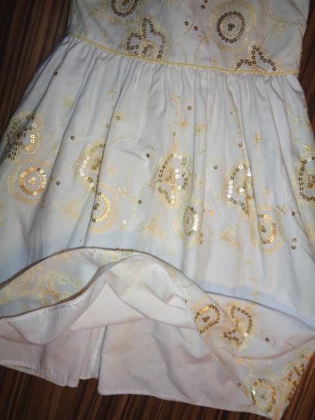 Luxusní bílozlaté vyšívané šaty, cherokee,116