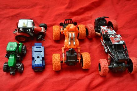 Auta na náhradní díly 5x, 