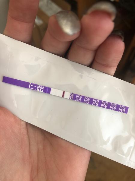 Těhotenský test. Je to "duch" nebo se mi to zdá?