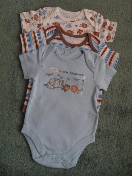 Tři bodynka na mimi, cherokee,62