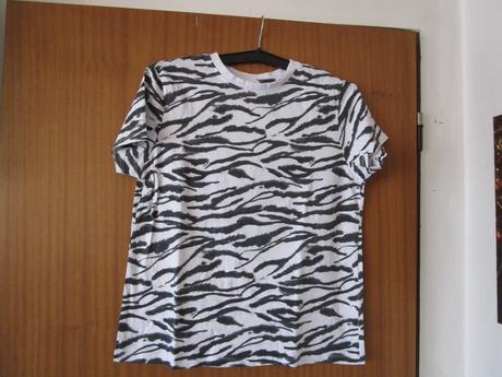 Bílé bavl. tričko s černým potiskem, kr. rukáv,v.m, primark,m
