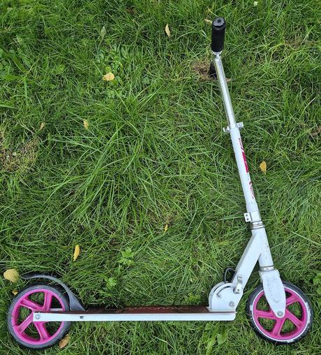 Skládací koloběžka authentic muuwmi 180 or bílo-rů, 