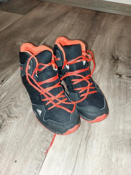 Dívčí  trekové  boty, adidas,34