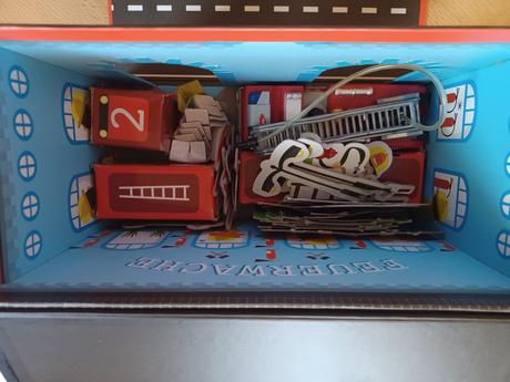 Hasičská stanice papírová,