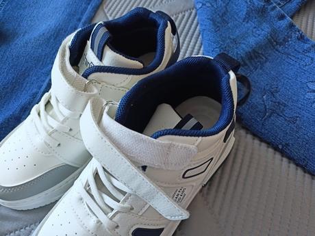 2x nové džíny s tenisky, 128/134, 128 / 134