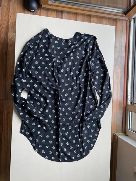 Košile s lebkou, vel není uvedena cca s-m, měřte, m