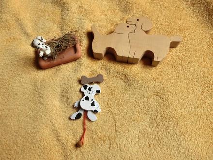 Figurka miniatura pes psi dřevěná, 